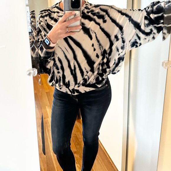 Young Fabulous & Broke Tie Dye Sweatshirt Size M Blue Cream EUC - Picture 7 of 14